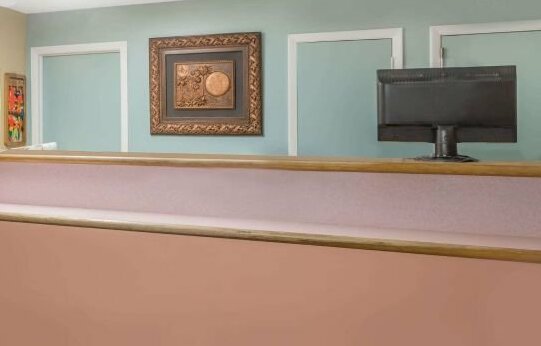 Super 8 by Wyndham FT Pierce - Photo4