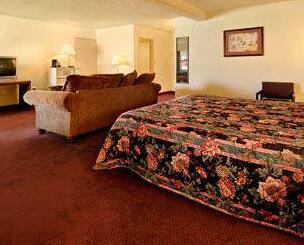 River Valley Inn & Suites - Photo3
