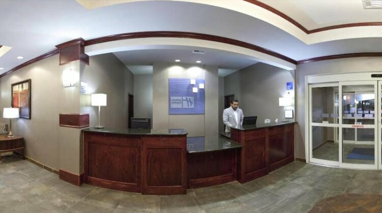 Holiday Inn Express Hotel and Suites Fort Stockton - Photo3