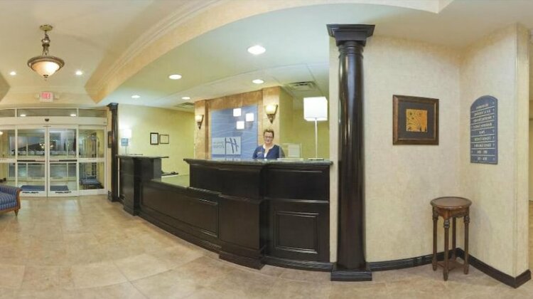 Holiday Inn Express Hotel & Suites Frankfort - Photo4