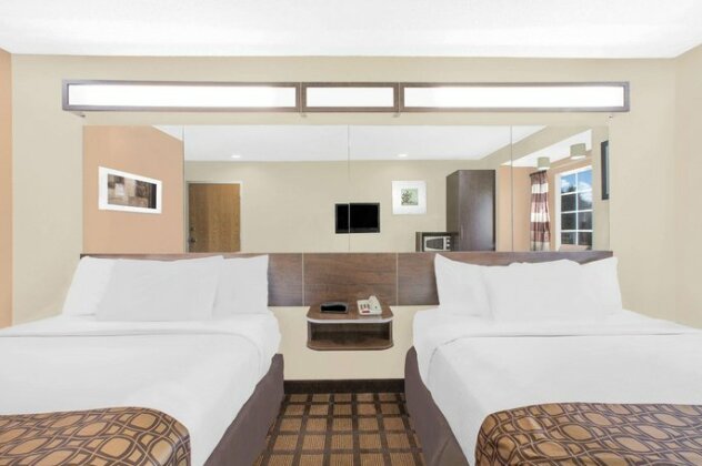 Microtel Inn & Suites by Wyndham Franklin - Photo4