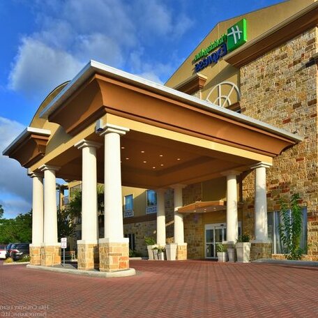 Holiday Inn Express & Suites Fredericksburg - Photo2