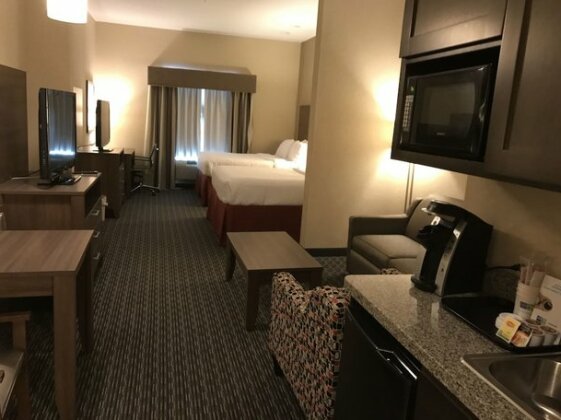 Holiday Inn Express & Suites Fredericksburg - Photo4