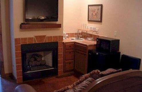 Lazy T Bed and Breakfast - Photo3