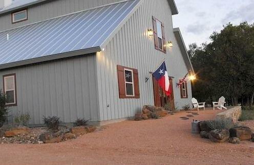 Lazy T Bed and Breakfast - Photo4