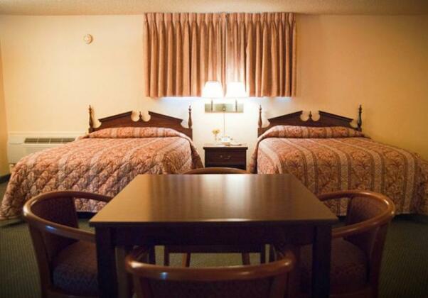 Sunday House Inn and Suites - Photo3