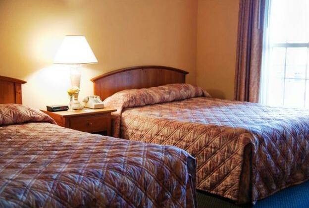 Sunday House Inn and Suites - Photo4