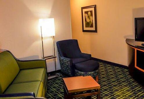 Fairfield Inn & Suites Fredericksburg - Photo4