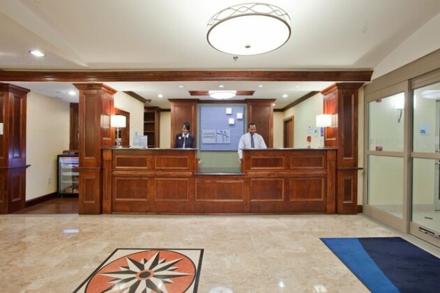 Holiday Inn Express Hotel & Suites Fredericksburg - Photo2