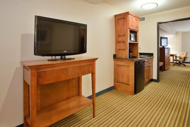 Holiday Inn Express Hotel & Suites Fredericksburg - Photo5