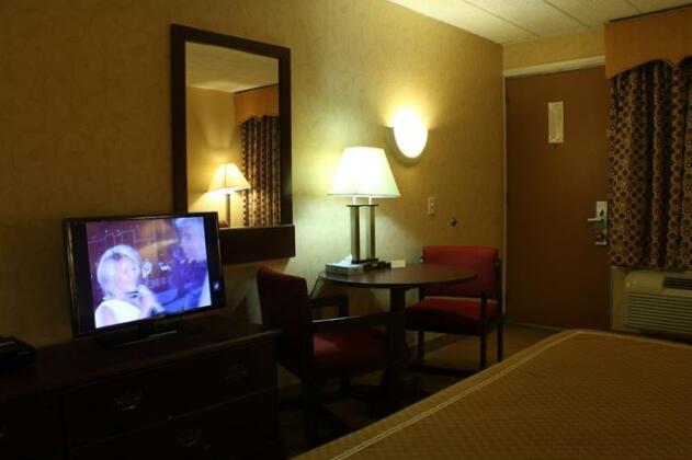 Red Roof Inn Freehold - Photo5
