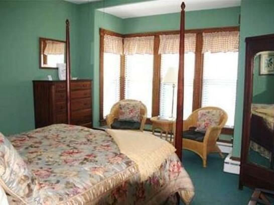 Brewster House Bed & Breakfast - Photo4