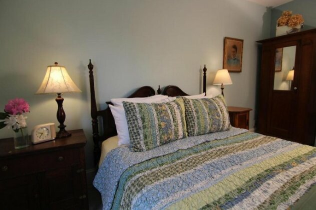Kendall Tavern Inn Bed and Breakfast - Photo4