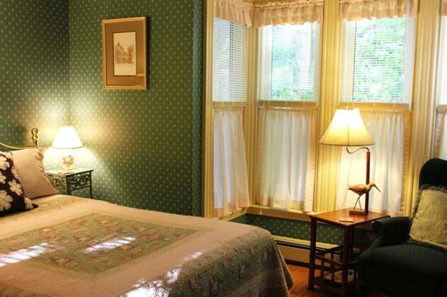 White Cedar Inn Bed and Breakfast - Photo2