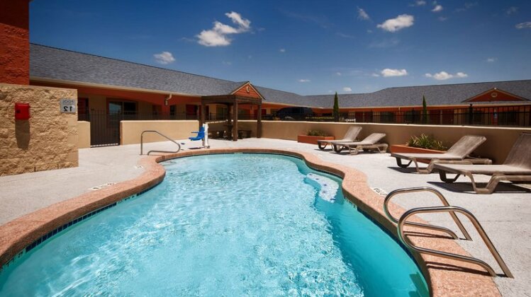 Best Western Windwood Inn & Suites - Photo4