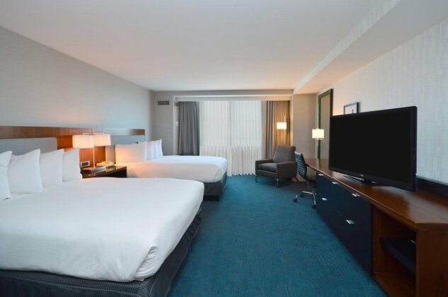 DoubleTree by Hilton Hotel Newark-Fremont - Photo2