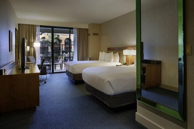 DoubleTree by Hilton Hotel Newark-Fremont - Photo3