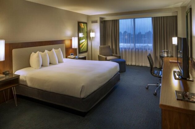 DoubleTree by Hilton Hotel Newark-Fremont - Photo4
