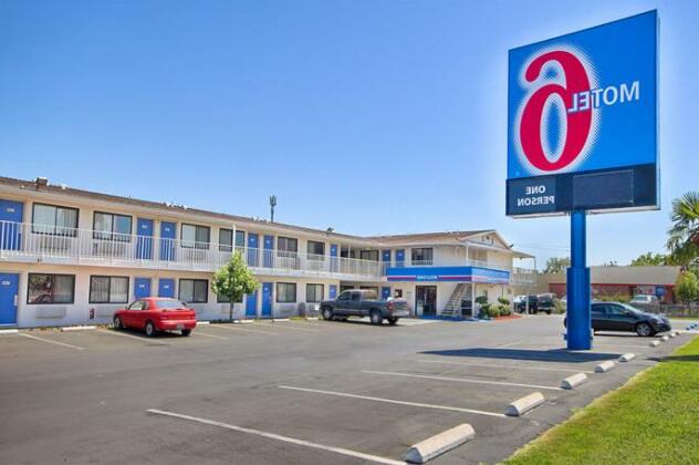 Motel 6 Fresno - Blackstone North - Photo2