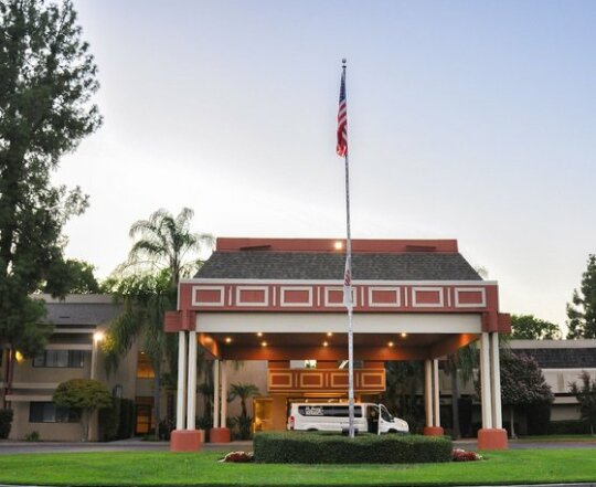 Piccadilly Inn Airport in Fresno, the United States from ₹ 5,005