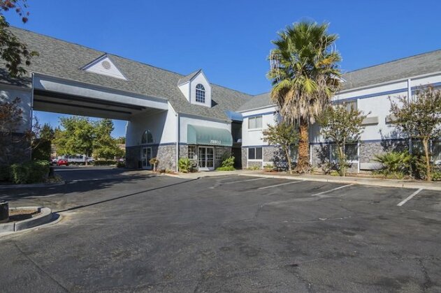 Piccadilly Inn Airport in Fresno, the United States from ₹ 5,005