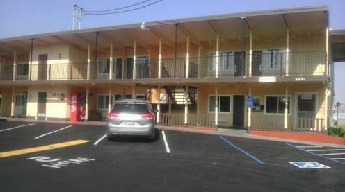 Travel Inn and Suites Fresno