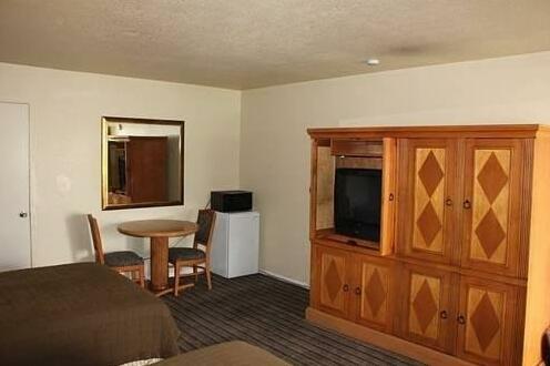 Travel Inn and Suites Fresno - Photo4
