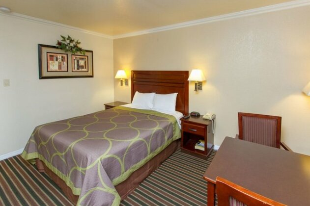Travelodge by Wyndham Fresno Convention Center Area - Photo4