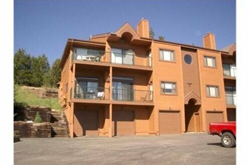 Lake Forest Condominiums - Photo2
