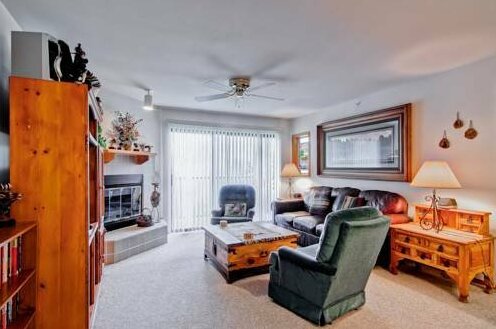 Lake Forest Condominiums - Photo4