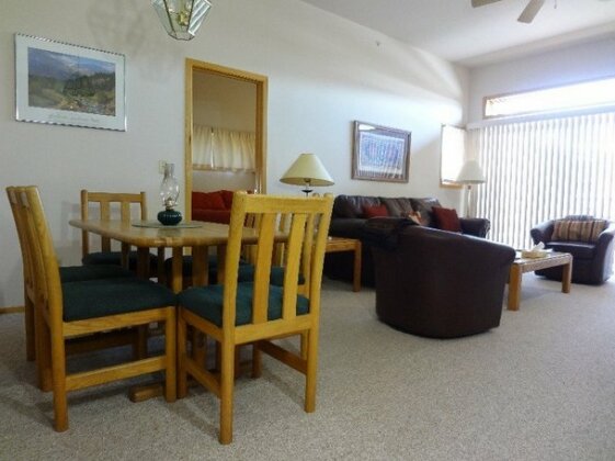 Lake Forest Condominiums - Photo5