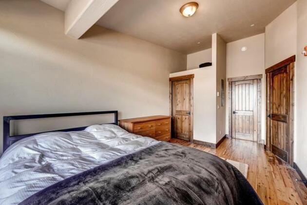 Two-Bedroom with Private Elevator and Hot Tub at Red Bear - Photo2