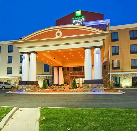 Holiday Inn Express Hotel & Suites Fulton - Photo2