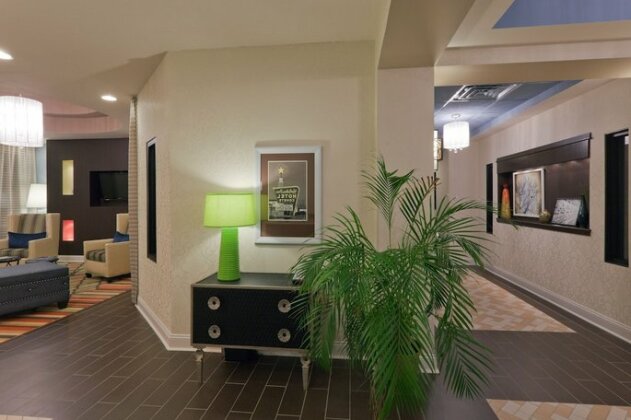 Holiday Inn Express Hotel & Suites Fulton - Photo4