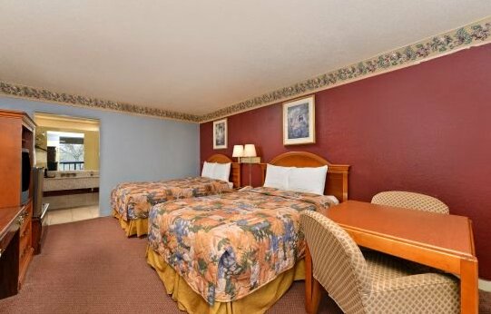 Country Hearth Inn & Suites Gainesville - Photo4
