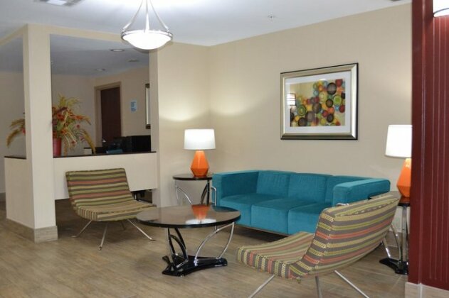 Holiday Inn Express Hotel & Suites Gainesville - Photo3