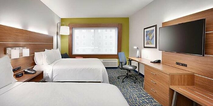 Holiday Inn Express & Suites - Gainesville I-75 - Photo2