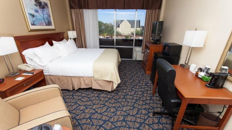 Holiday Inn Gainesville-University Center - Photo4