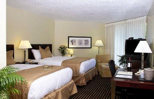 Paramount Plaza Hotel & Suites Gainesville - Photo3