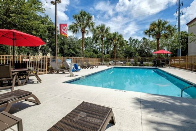 Red Roof Inn PLUS + Gainesville - Photo2
