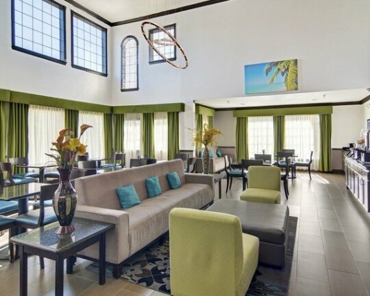 Comfort Inn & Suites Beachfront - Photo2