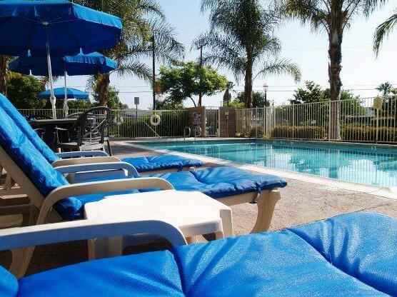 Holiday Inn Express & Suites Garden Grove-Anaheim South - Photo3
