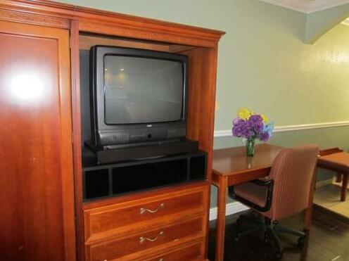 Legacy Inn and Suites - Photo2