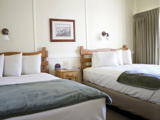 Mammoth Hot Springs Hotel & Cabins - Photo2