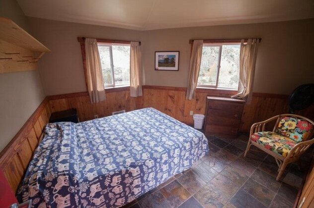 North Yellowstone Lodge & Hostel - Photo2