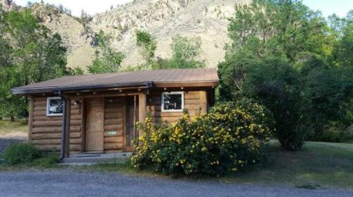 Yellowstone Destinations Cinnabar Cabins