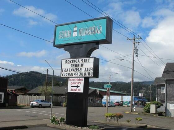 The Garibaldi House Inn and Suites - Photo2