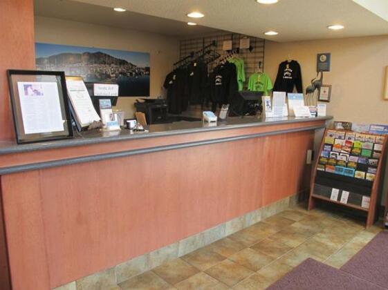 The Garibaldi House Inn and Suites - Photo3