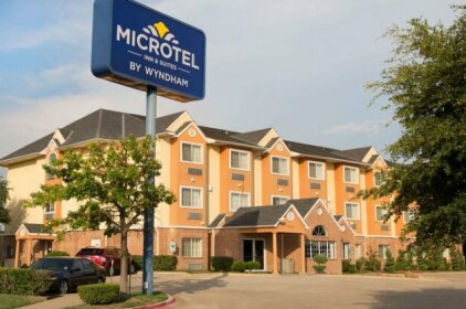 Microtel Inn & Suites by Wyndham Garland/Dallas