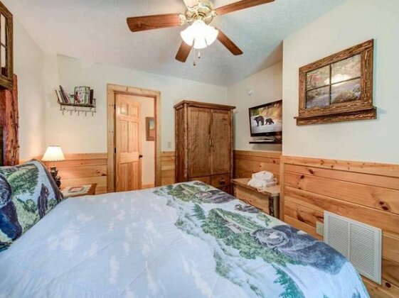 Artistic Mountain 2 Bedroom Home with Hot Tub - Photo3